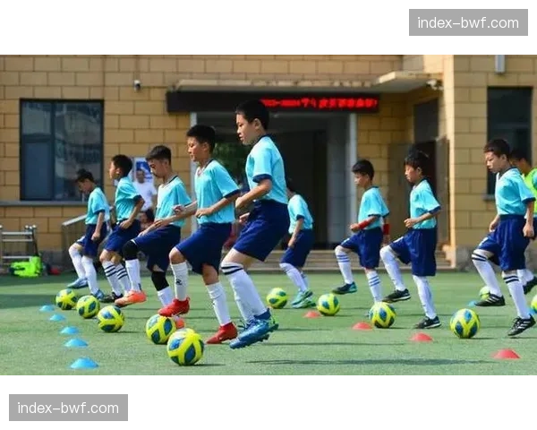 巴萨拉玛西亚青训营引入新课程，专注青少年球员在对抗下的射门训练